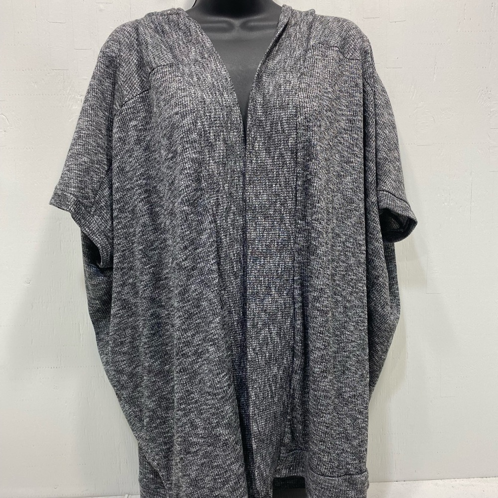Short sleeve cardigan in great condition